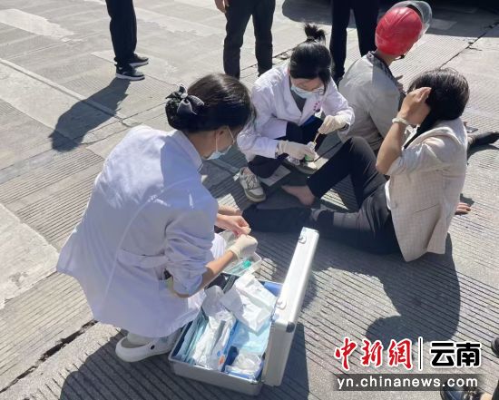 路遇車禍，臨滄市中醫(yī)醫(yī)院醫(yī)生緊急救援