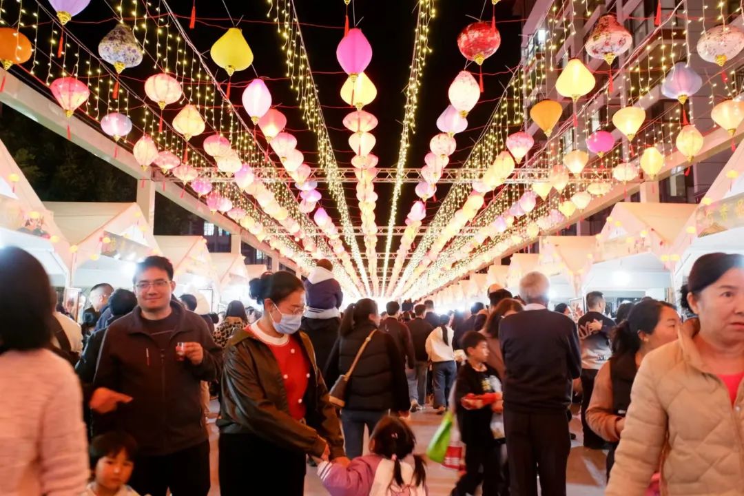 脆皮養(yǎng)生局，國潮新體驗(yàn)——臨滄中醫(yī)夜市之雙江專場火熱持續(xù)